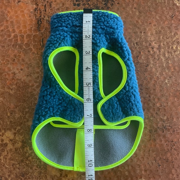 RC Pets Tundra Fleece Coat. Sea Blue & Fluorescent Yellow. Size 8 (XS) - Picture 9 of 9
